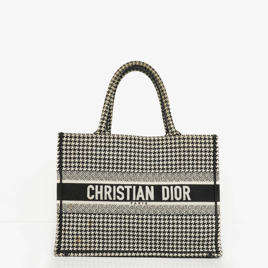 Christian Dior Book Tote Medium aus Canvas mit Hahnentritt-Stickerei in Schwarz und Weiß