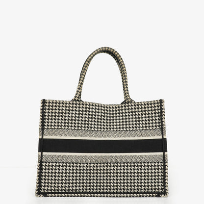 Christian Dior Book Tote Medium aus Canvas mit Hahnentritt-Stickerei in Schwarz und Weiß