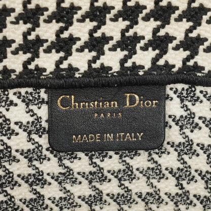 Christian Dior Book Tote Medium aus Canvas mit Hahnentritt-Stickerei in Schwarz und Weiß