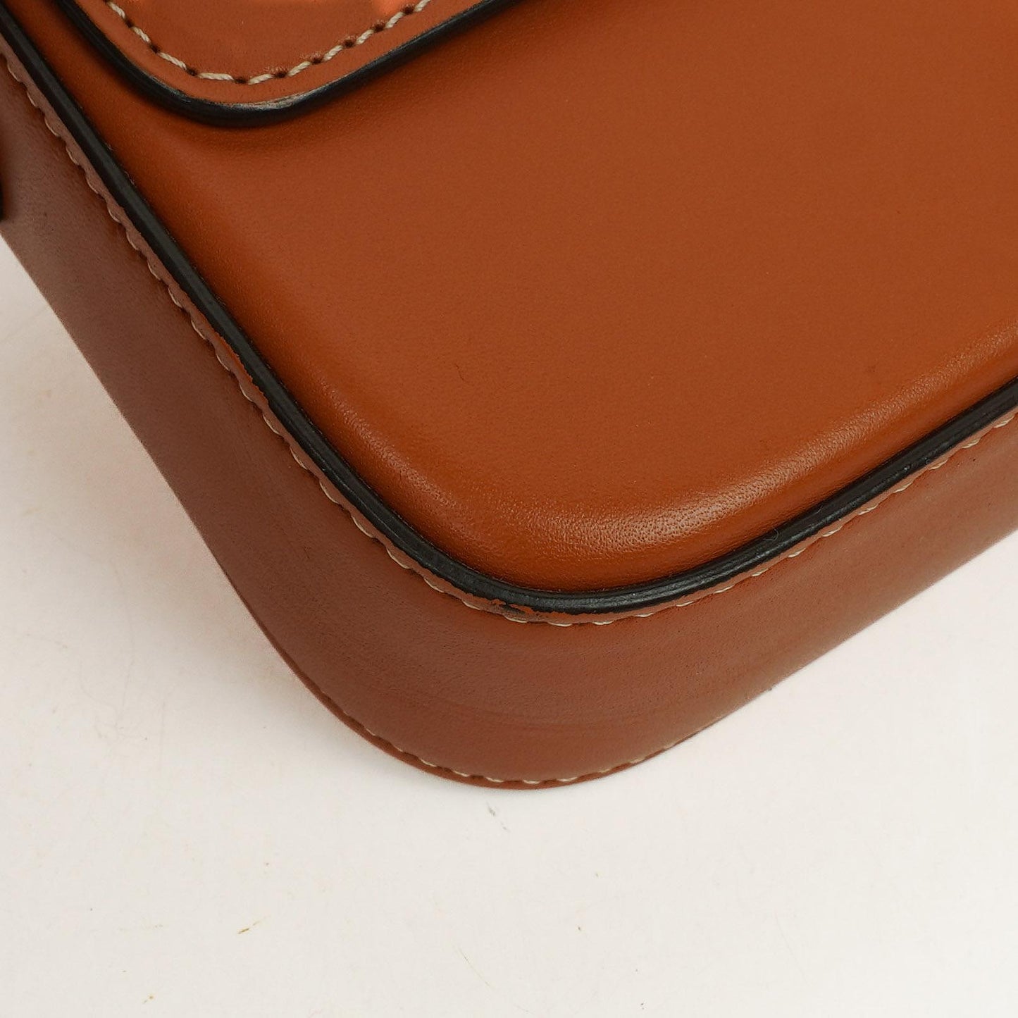 Celine Claude Long Triomphe Schultertasche aus Kalbsleder in Tan
