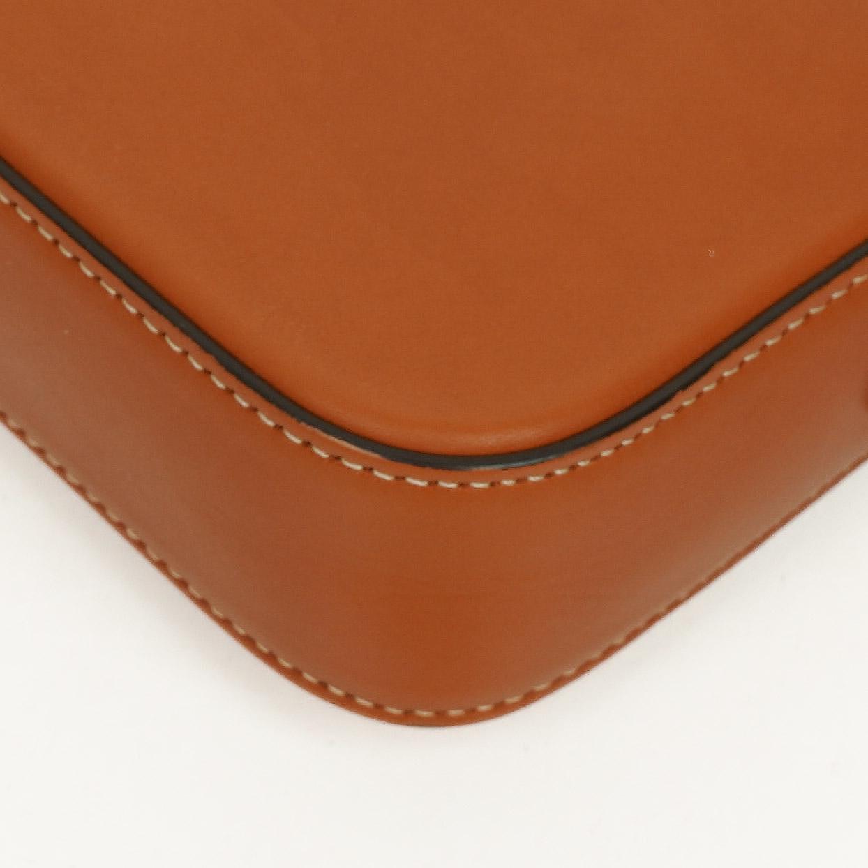 Celine Claude Long Triomphe Schultertasche aus Kalbsleder in Tan