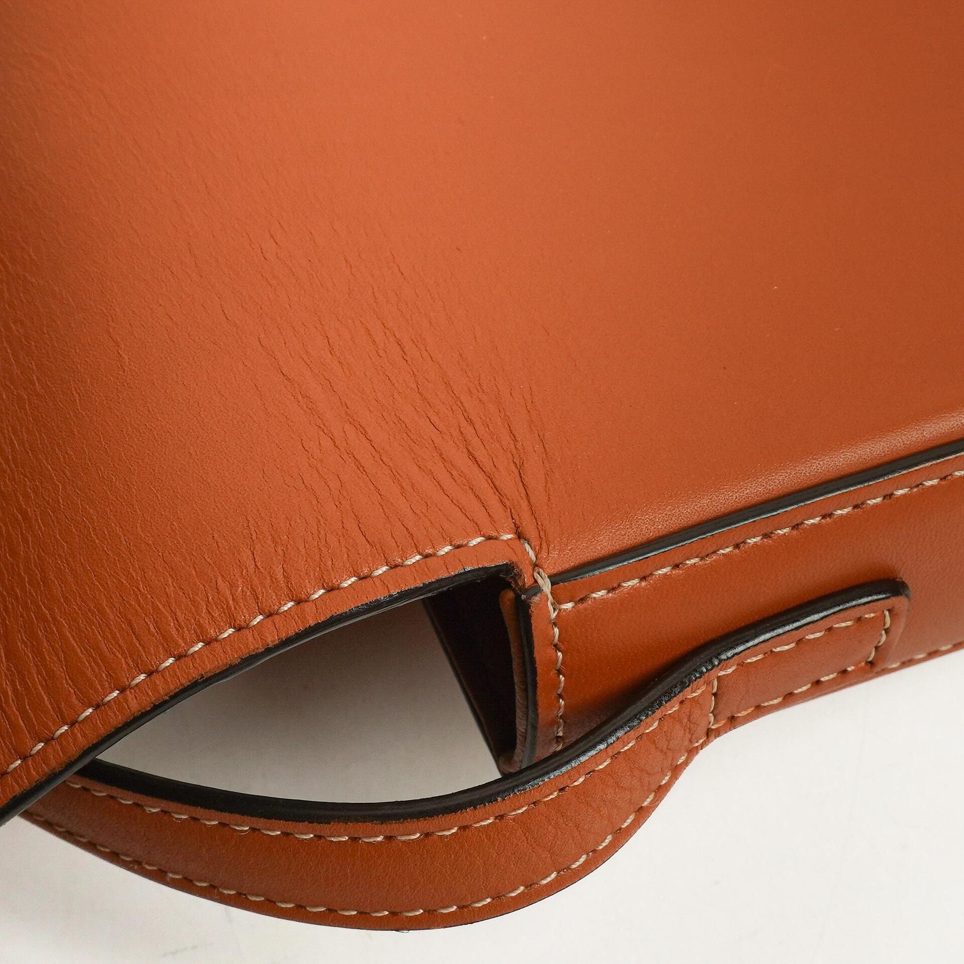 Celine Claude Long Triomphe Schultertasche aus Kalbsleder in Tan