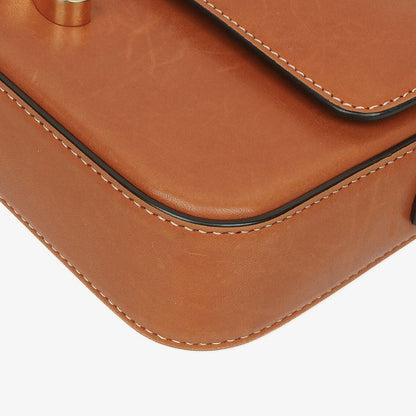 Celine Claude Long Triomphe Schultertasche aus tan Kalbsleder
