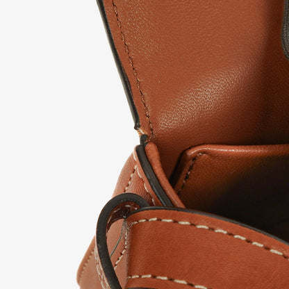 Celine Claude Long Triomphe Schultertasche aus tan Kalbsleder
