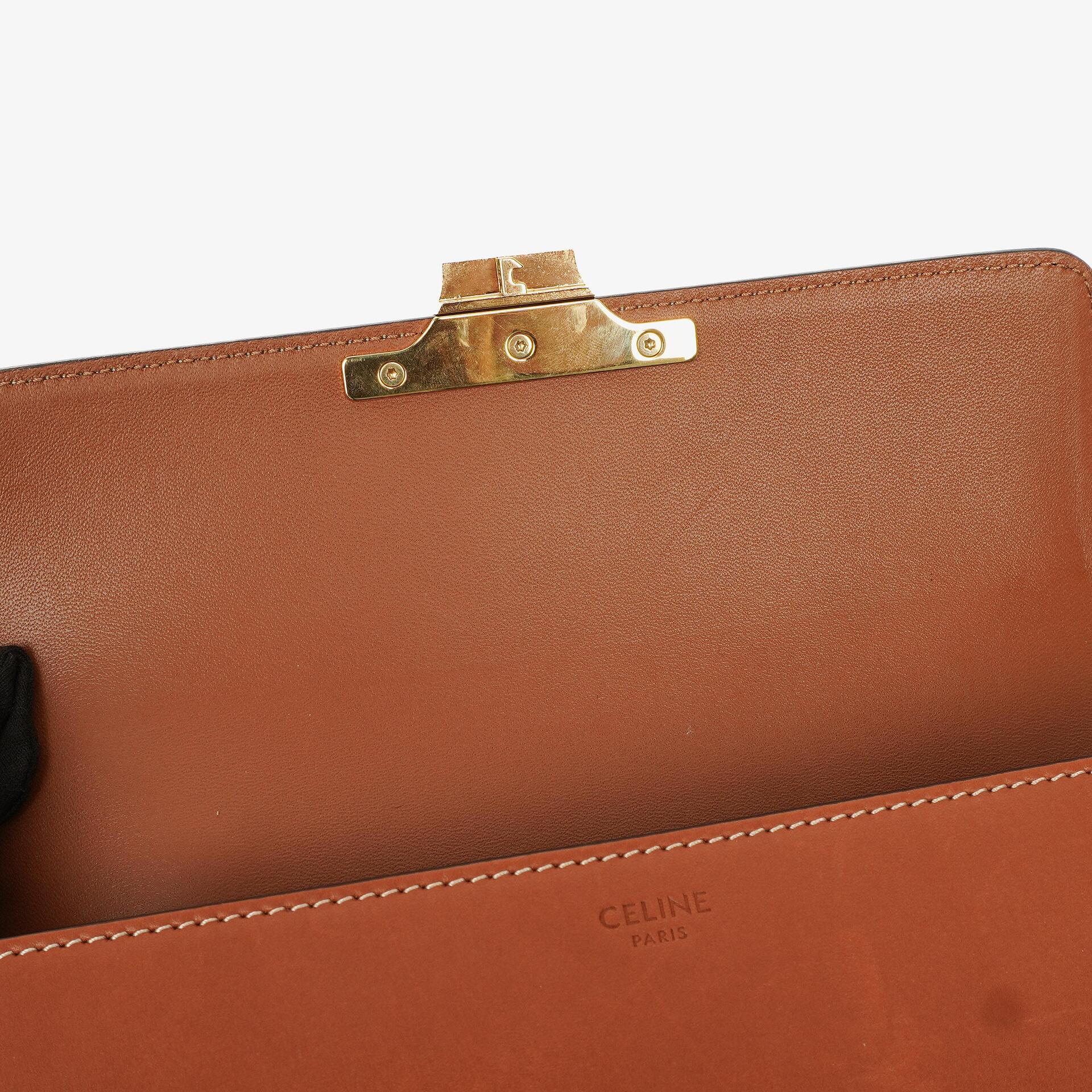 Celine Claude Long Triomphe Schultertasche aus tan Kalbsleder