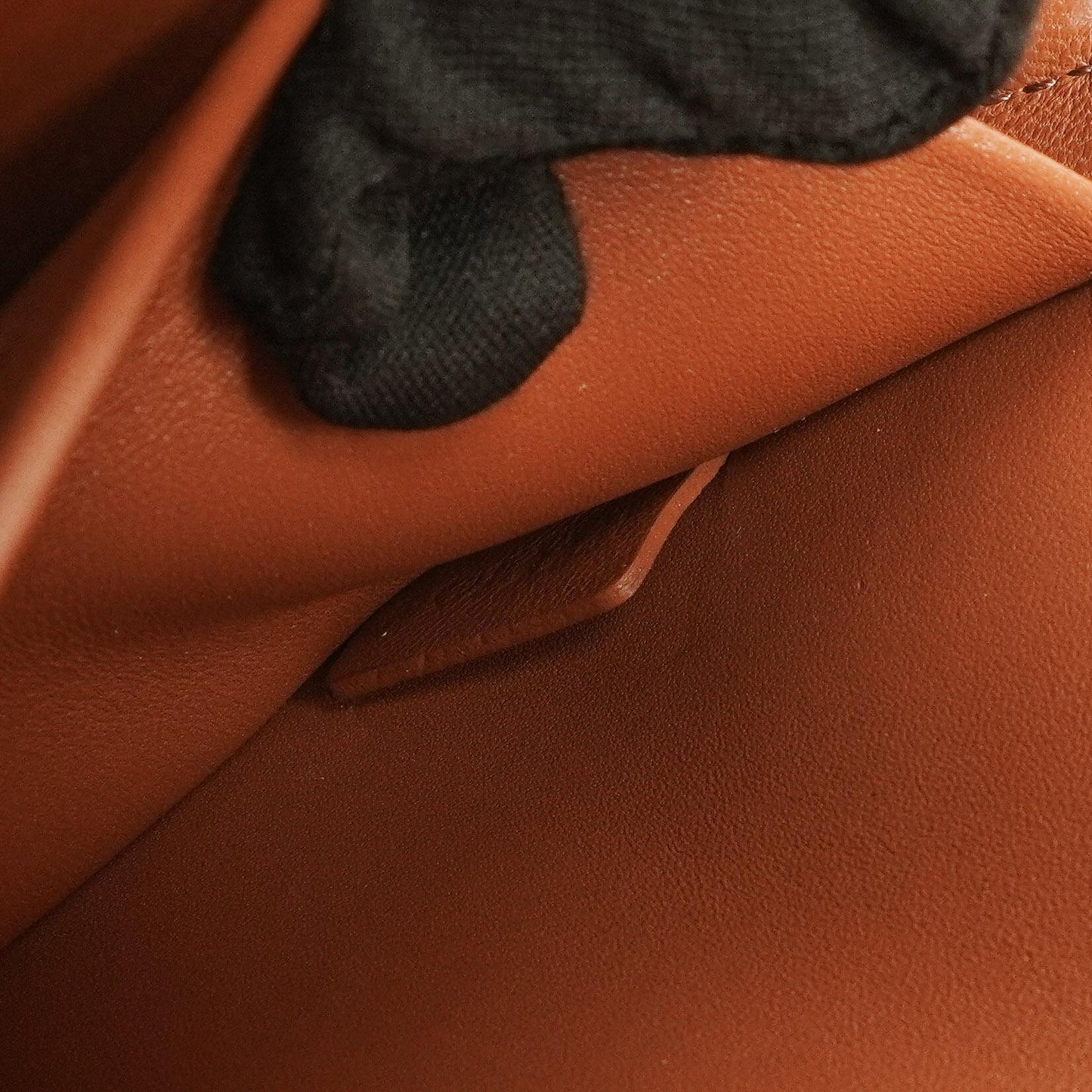 Celine Claude Long Triomphe Schultertasche aus tan Kalbsleder