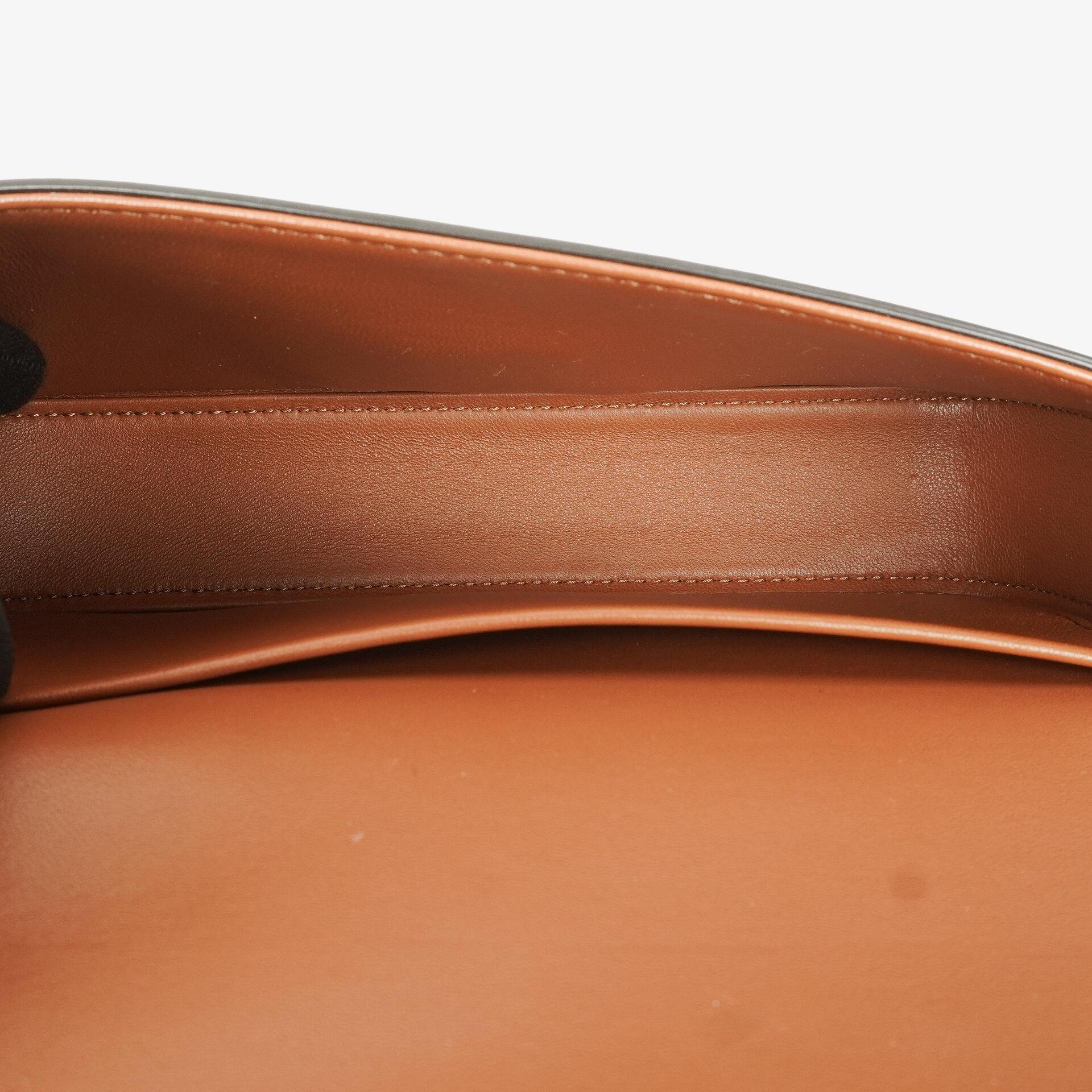 Celine Claude Long Triomphe Schultertasche aus tan Kalbsleder