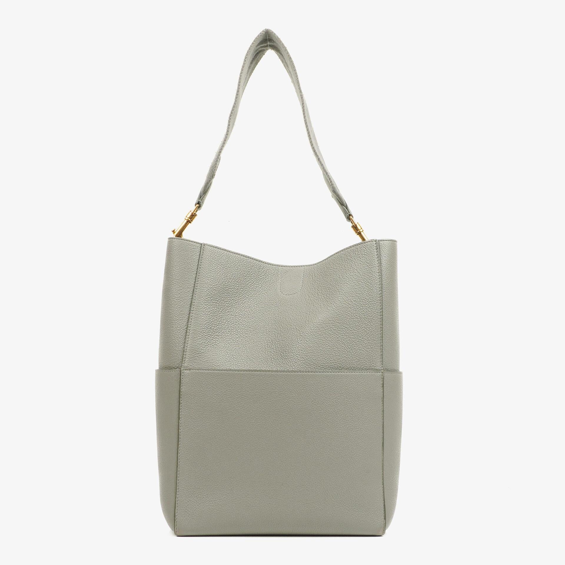 Celine Seau Sangle Bucket Bag aus grauem weichem genarbtem Kalbsleder
