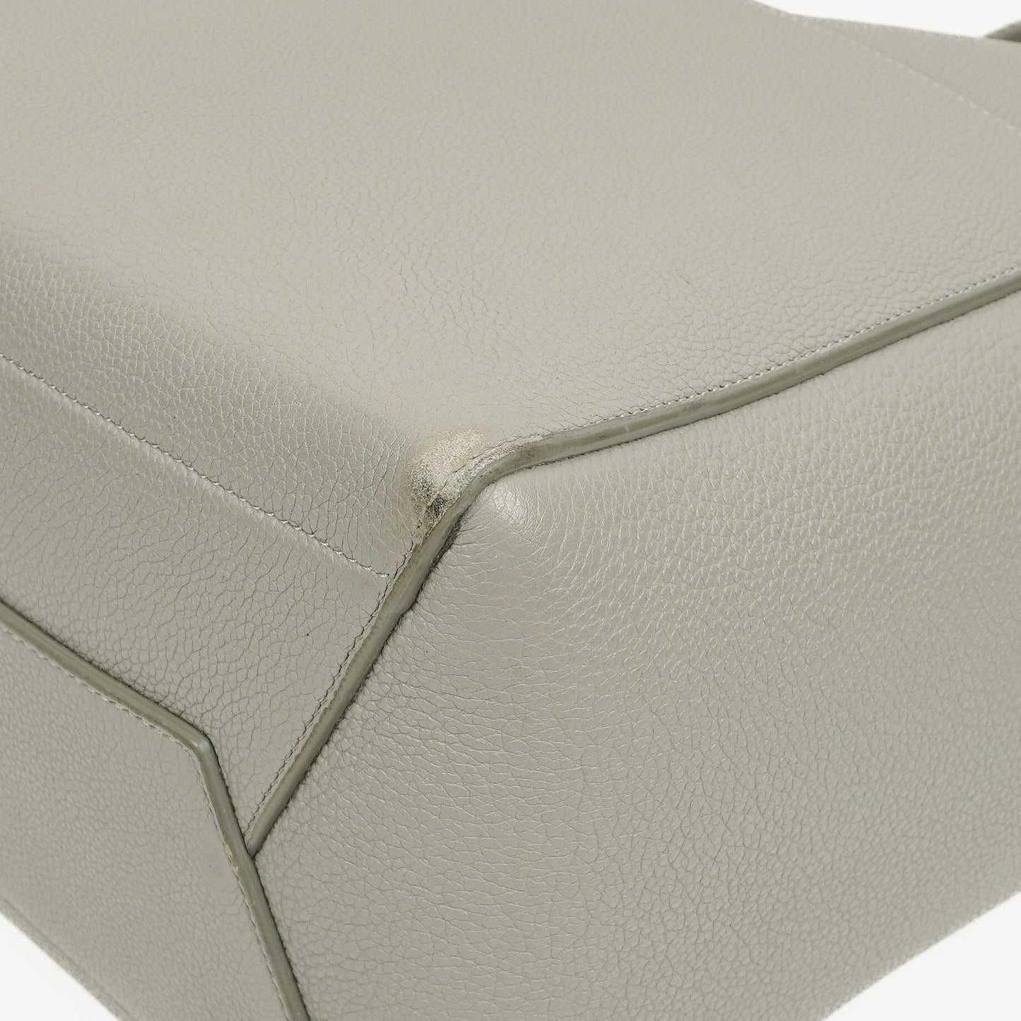 Celine Seau Sangle Bucket Bag aus grauem weichem genarbtem Kalbsleder