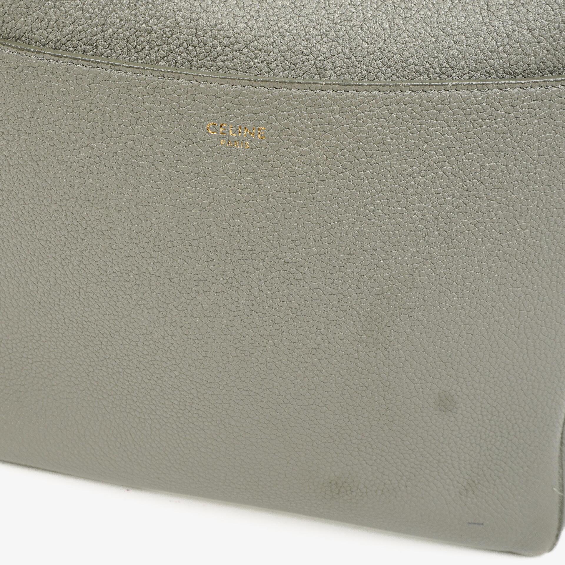 Celine Seau Sangle Bucket Bag aus grauem weichem genarbtem Kalbsleder