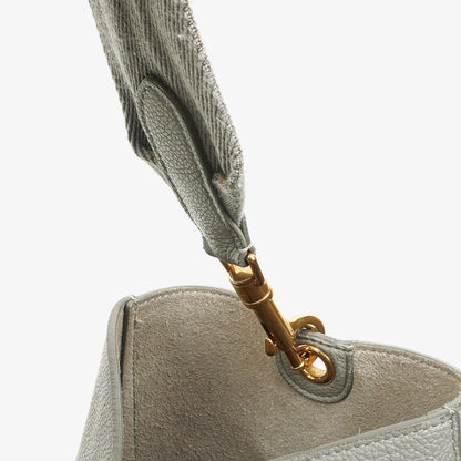Celine Seau Sangle Bucket Bag aus grauem weichem genarbtem Kalbsleder