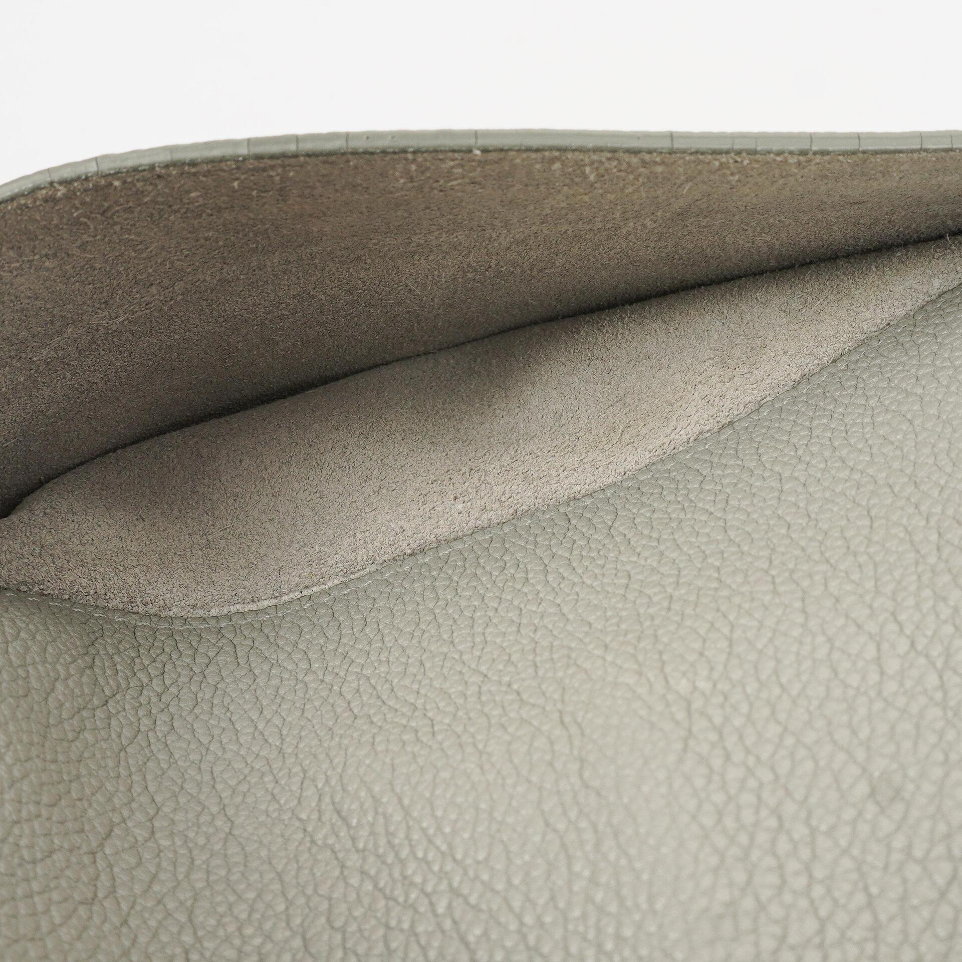 Celine Seau Sangle Bucket Bag aus grauem weichem genarbtem Kalbsleder