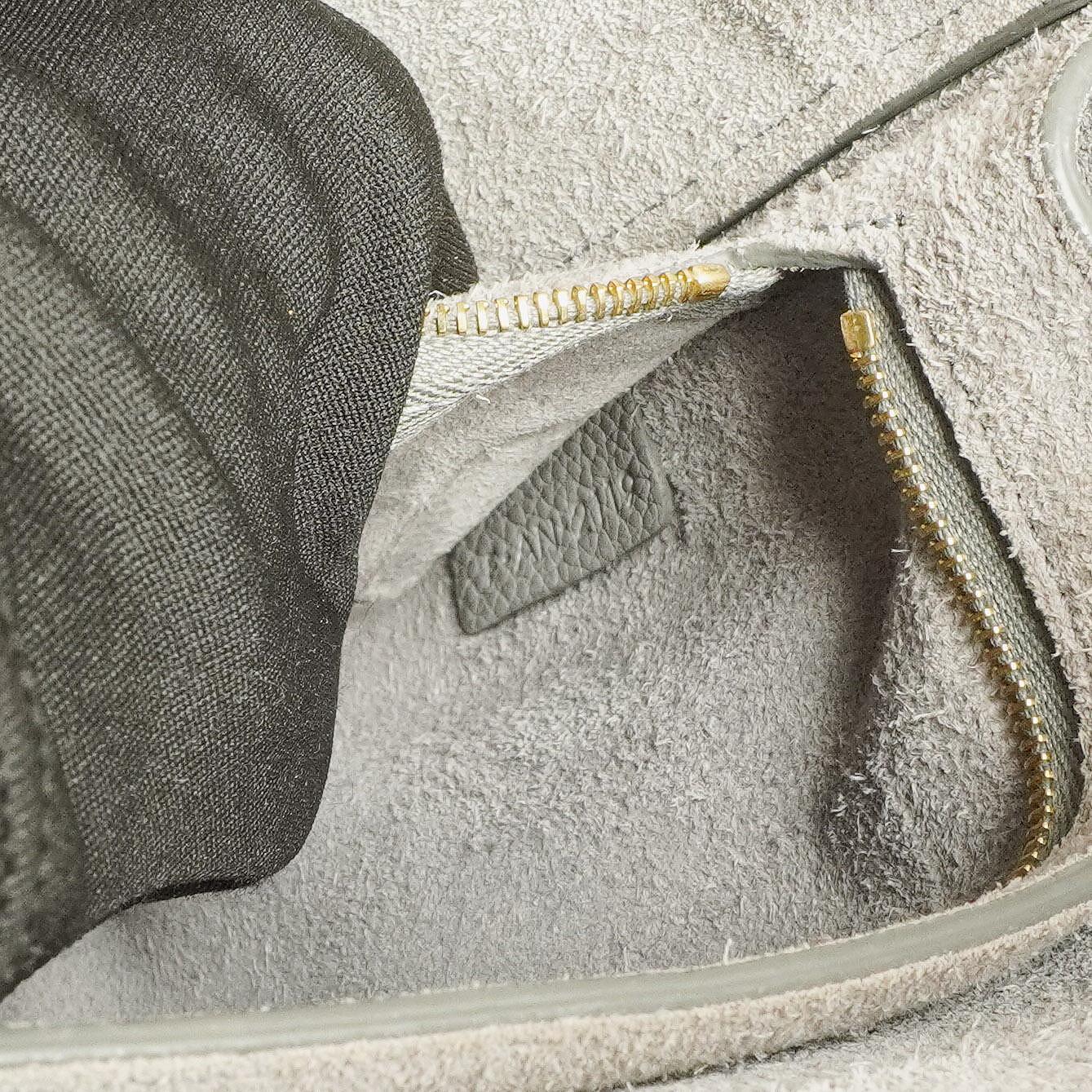 Celine Seau Sangle Bucket Bag aus grauem weichem genarbtem Kalbsleder