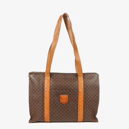 CELINE Macadam Triomphe Schultertasche in Braun
