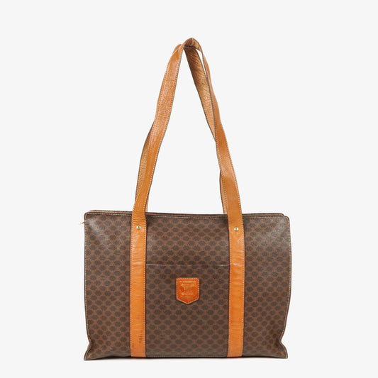 CELINE Macadam Triomphe Schultertasche in Braun