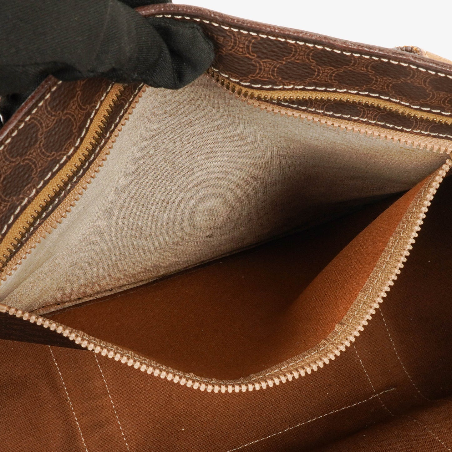 CELINE Macadam Triomphe Schultertasche in Braun