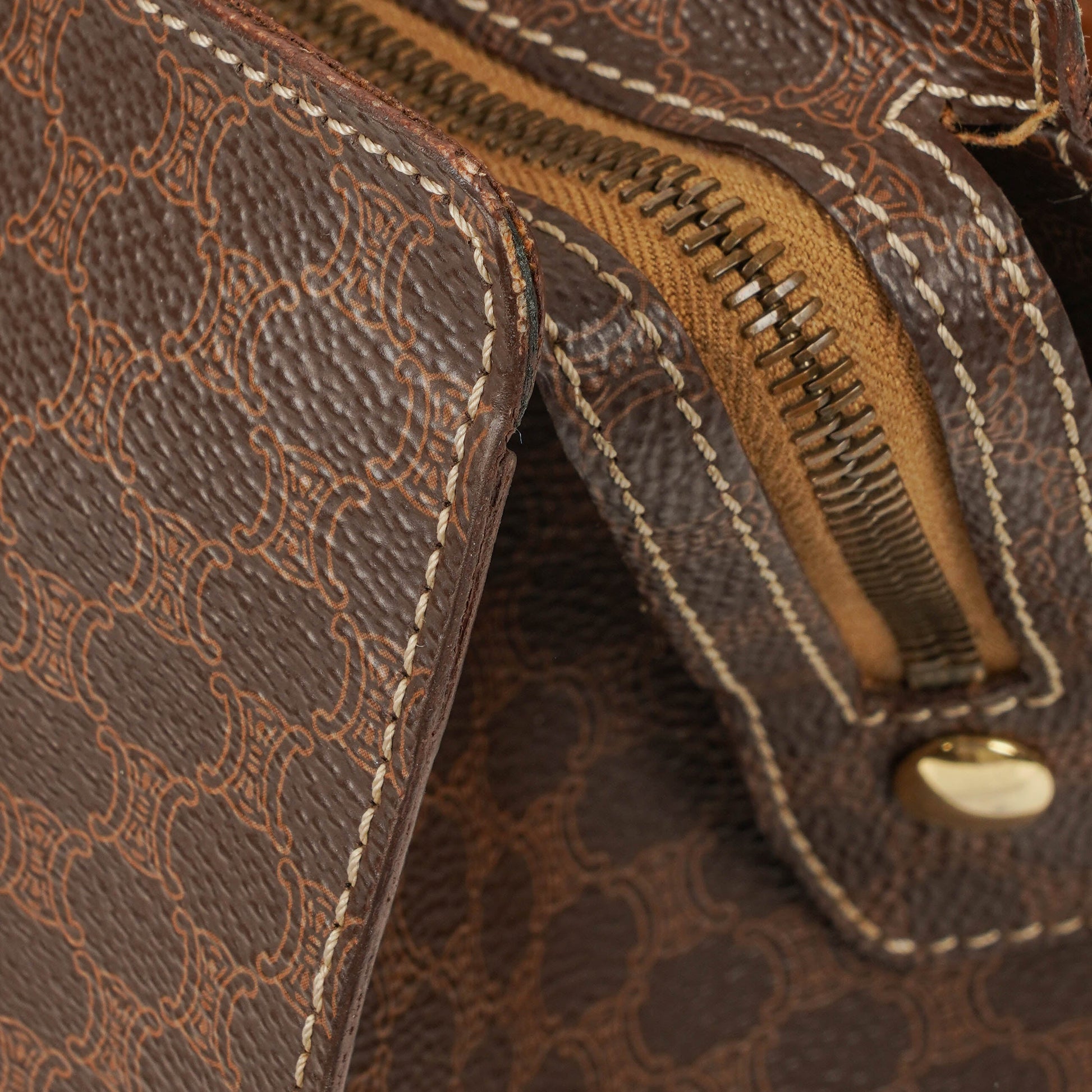 CELINE Macadam Triomphe Schultertasche in Braun
