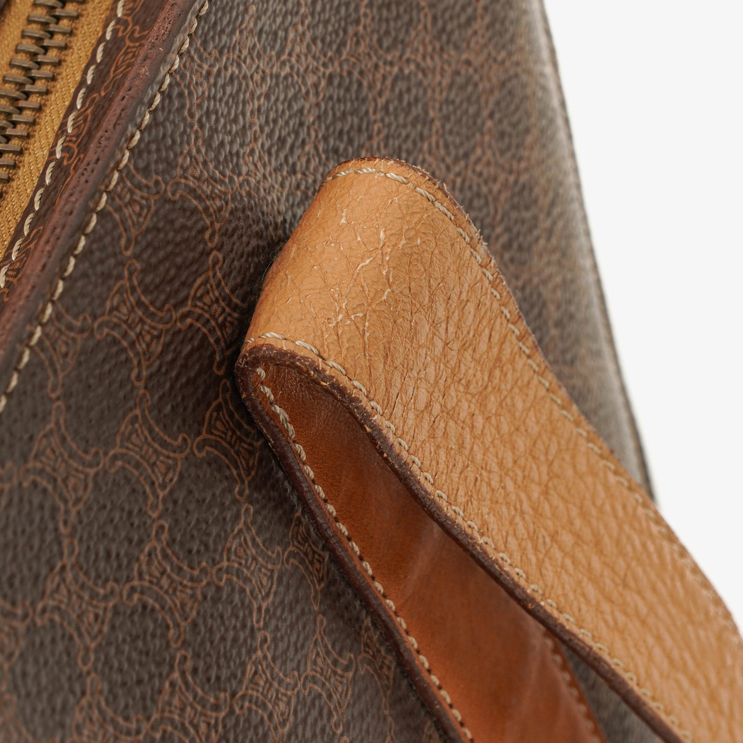 CELINE Macadam Triomphe Schultertasche in Braun
