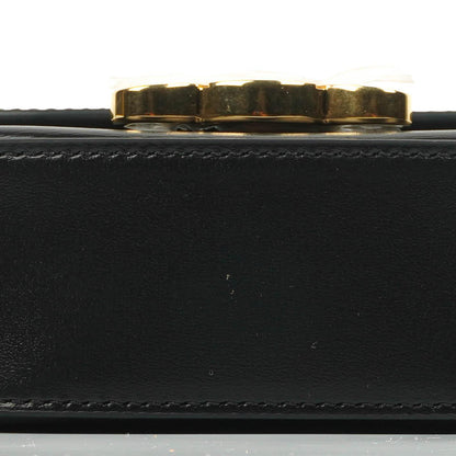 Celine Mini Triomphe Schulter-/Crossbody-Tasche aus schwarzem glänzendem Kalbsleder