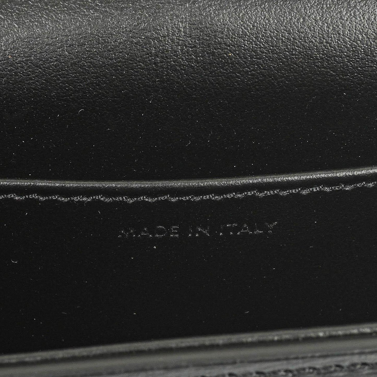 Celine Mini Triomphe Schulter-/Crossbody-Tasche aus schwarzem glänzendem Kalbsleder