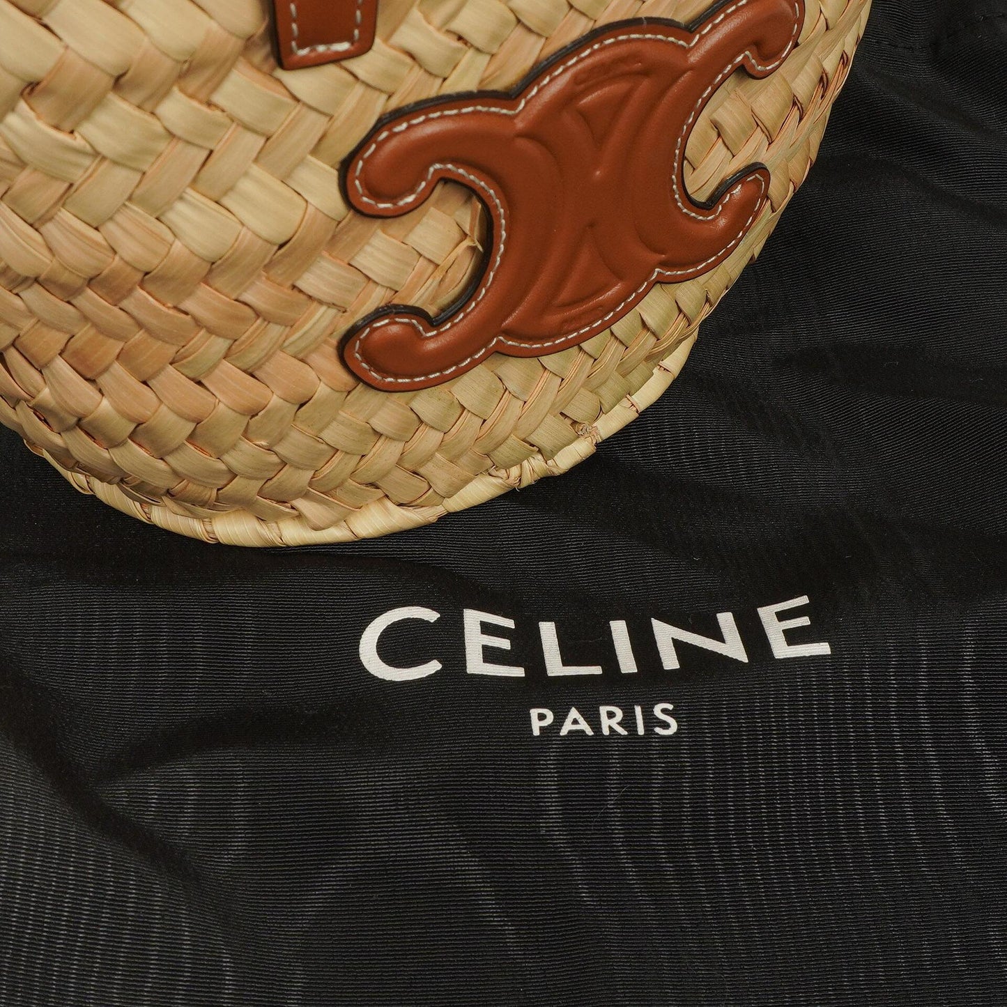 Celine Classic Triomphe Nano Panier aus Kalbsleder mit Palmblättern
