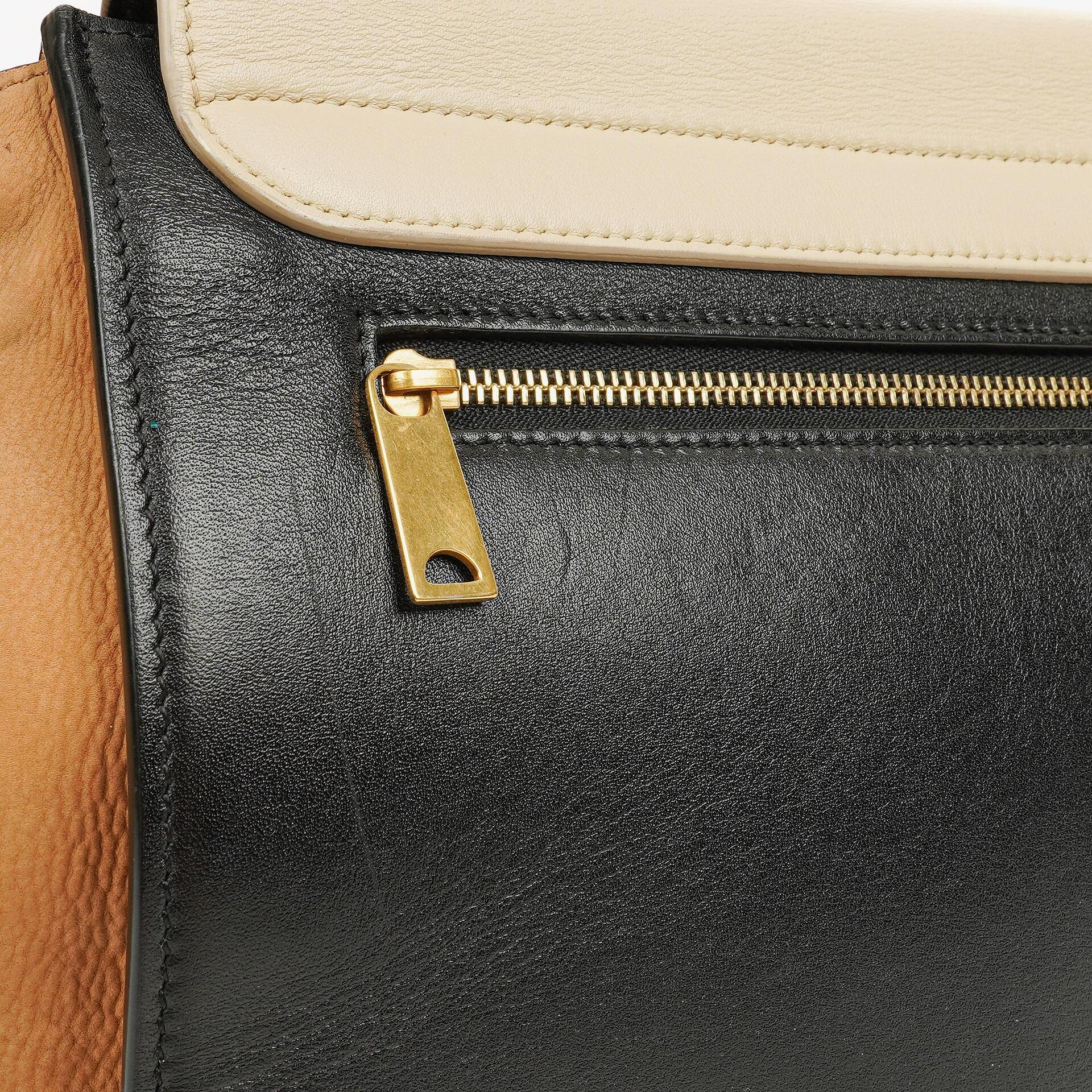 Celine Kleine Trapeze Tasche aus Tri-Color Leder und Wildleder