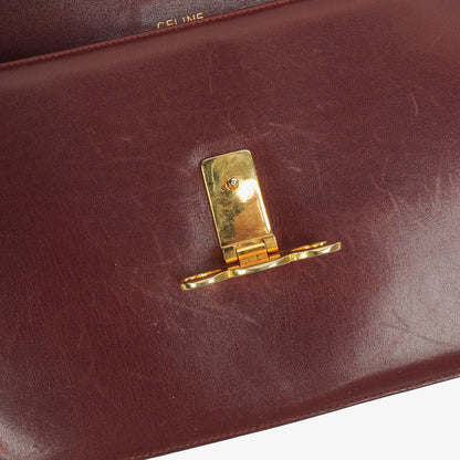 Céline Triomphe Schultertasche aus burgunderfarbenem glänzendem Kalbsleder