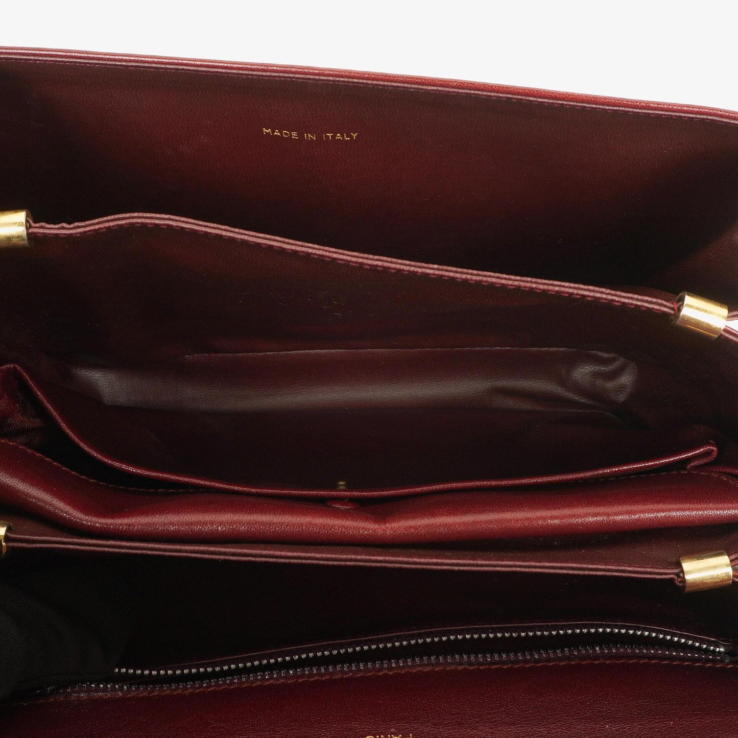 Céline Triomphe Schultertasche aus burgunderfarbenem glänzendem Kalbsleder