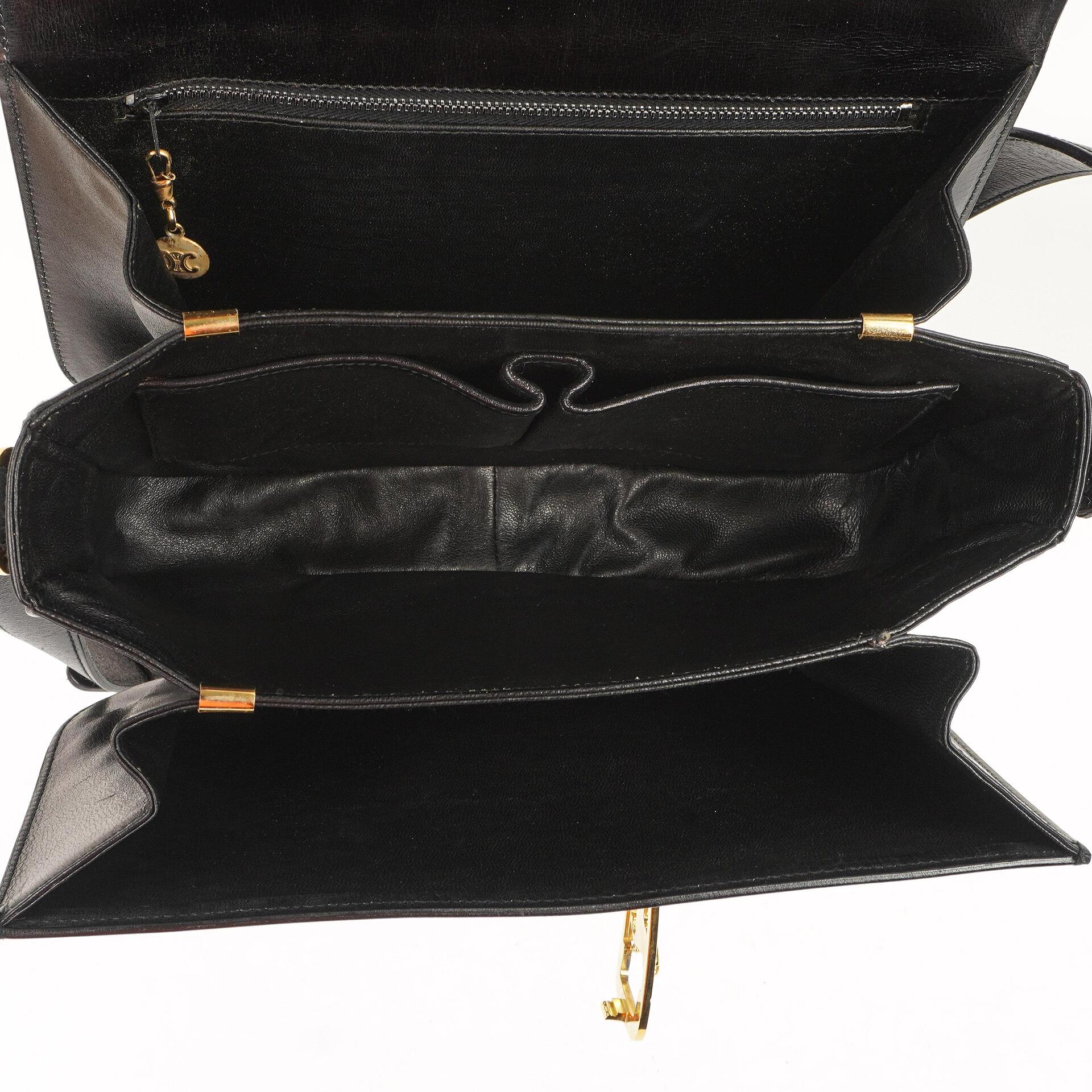 Celine Vintage Caleche Schultertasche aus schwarzem Box Kalbsleder