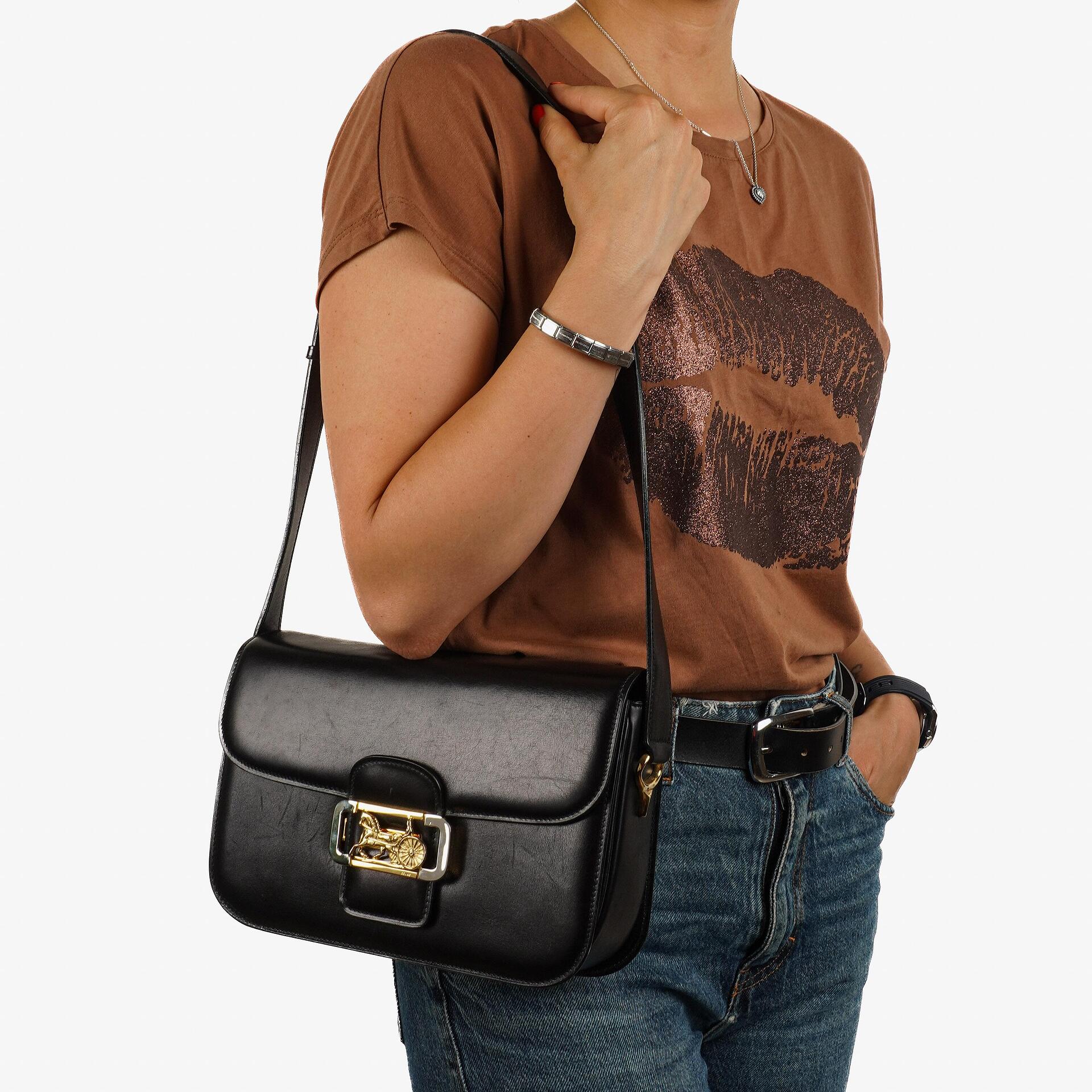Celine Vintage Caleche Schultertasche aus schwarzem Box Kalbsleder