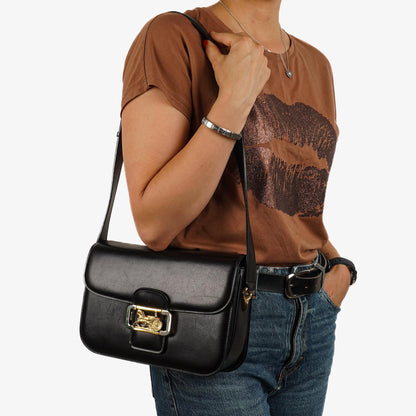 Celine Vintage Caleche Schultertasche aus schwarzem Box Kalbsleder