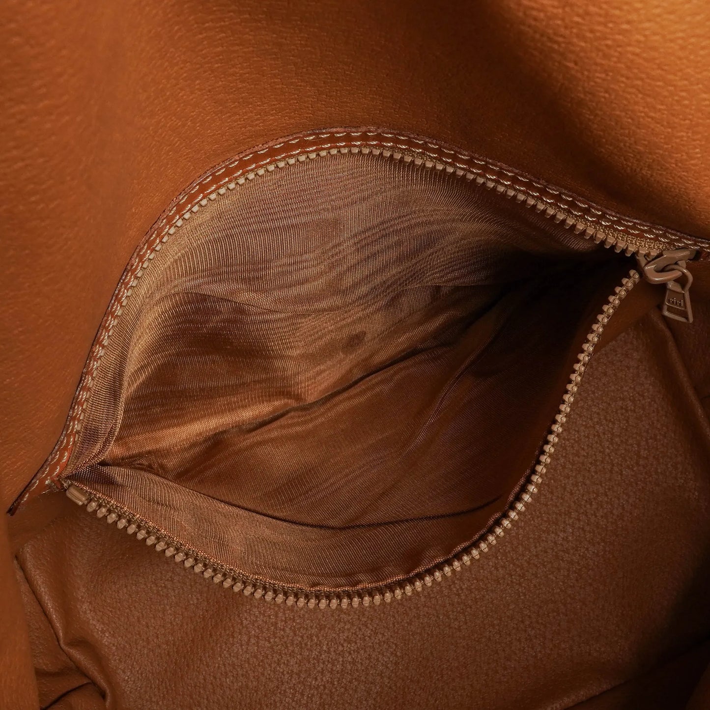 Celine Vintage Macadam Triomphe Bucket Bag mit Kordelzug in Beige und Braun