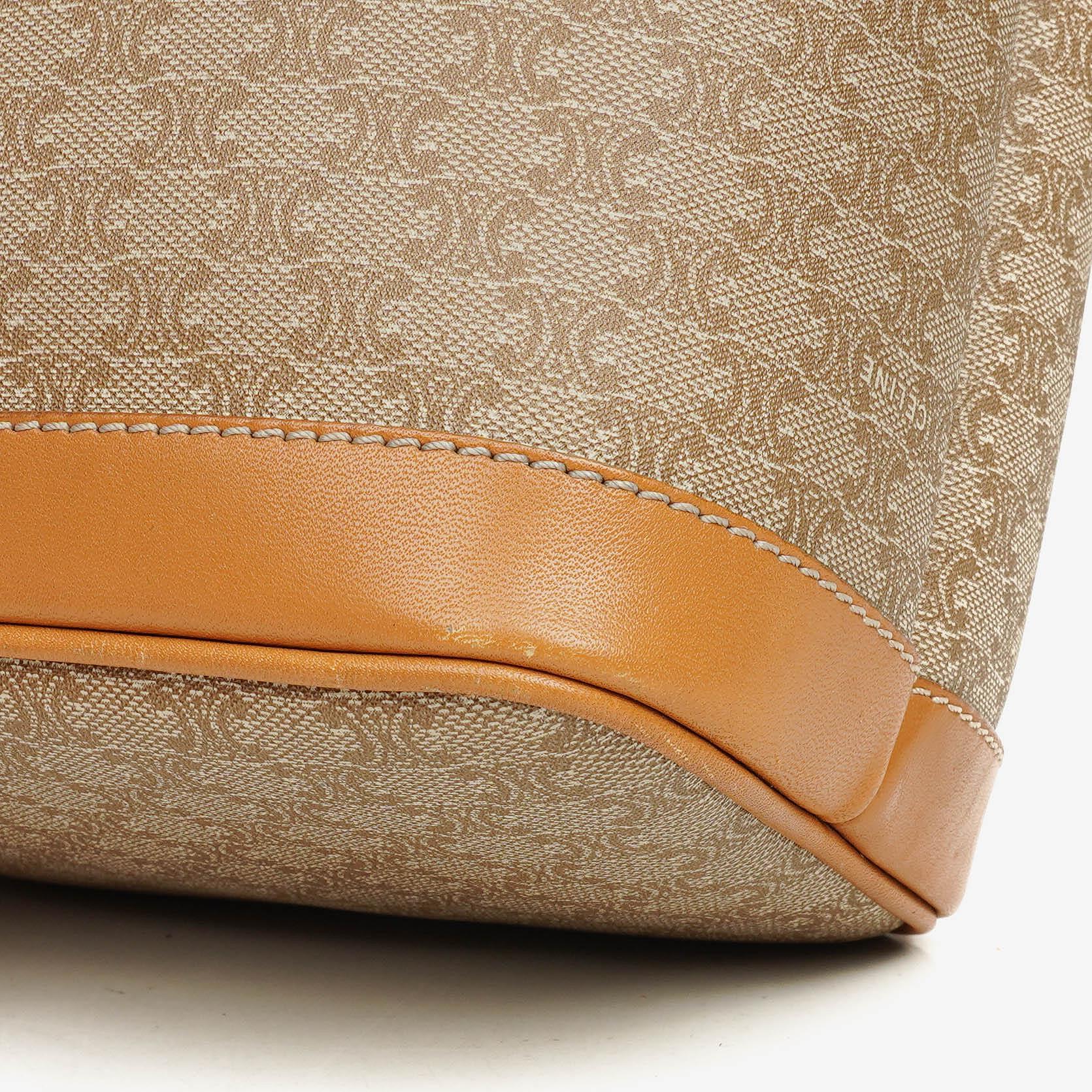 Celine Vintage Macadam Triomphe Bucket Bag mit Kordelzug in Beige