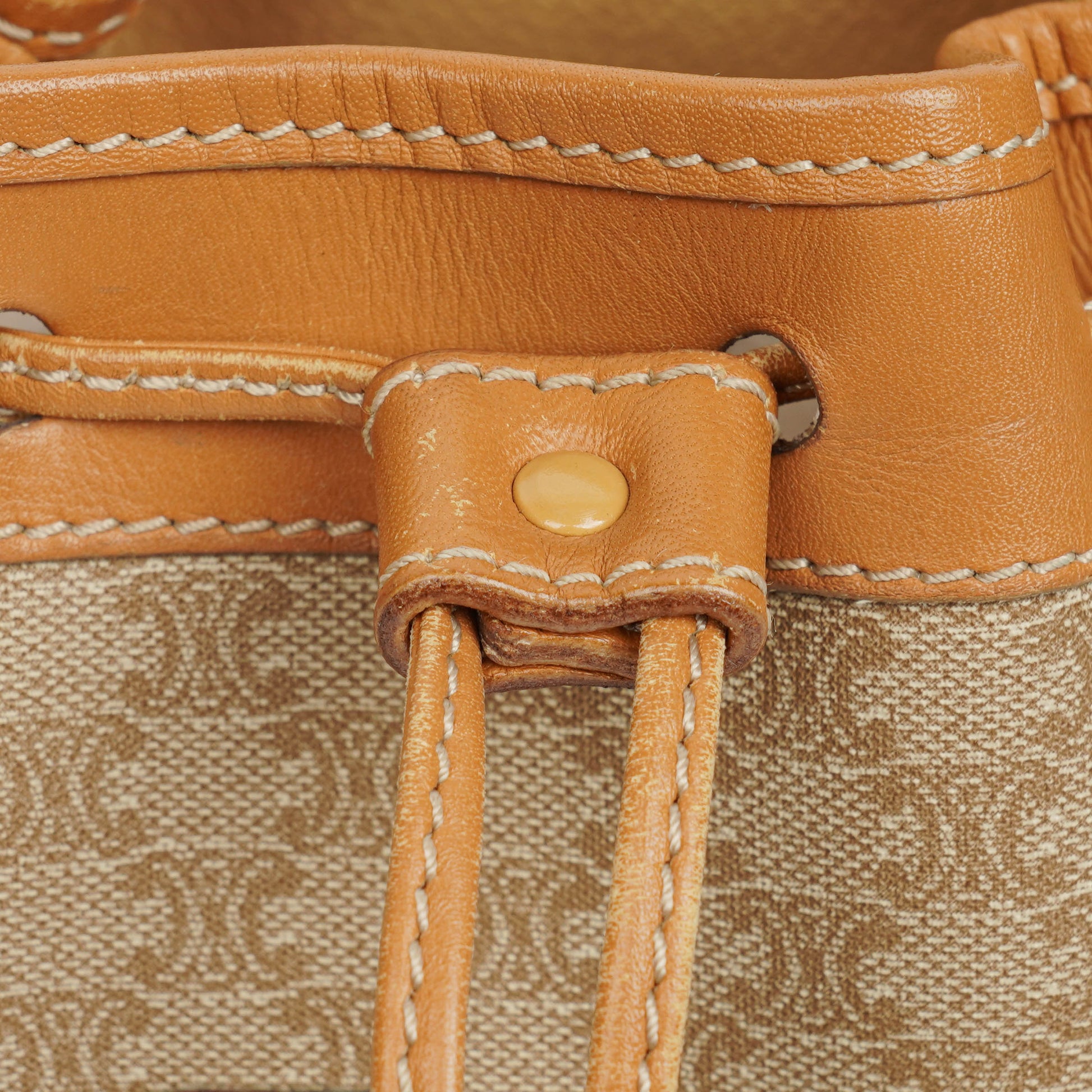 Celine Vintage Macadam Triomphe Bucket Bag mit Kordelzug in Beige