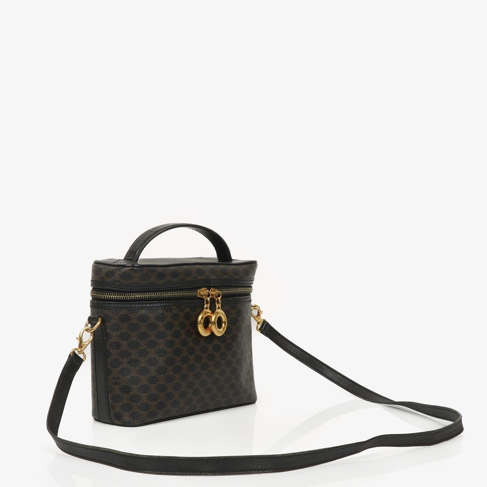 Celine Vintage Macadam Triomphe Vanity Bag in Schwarz