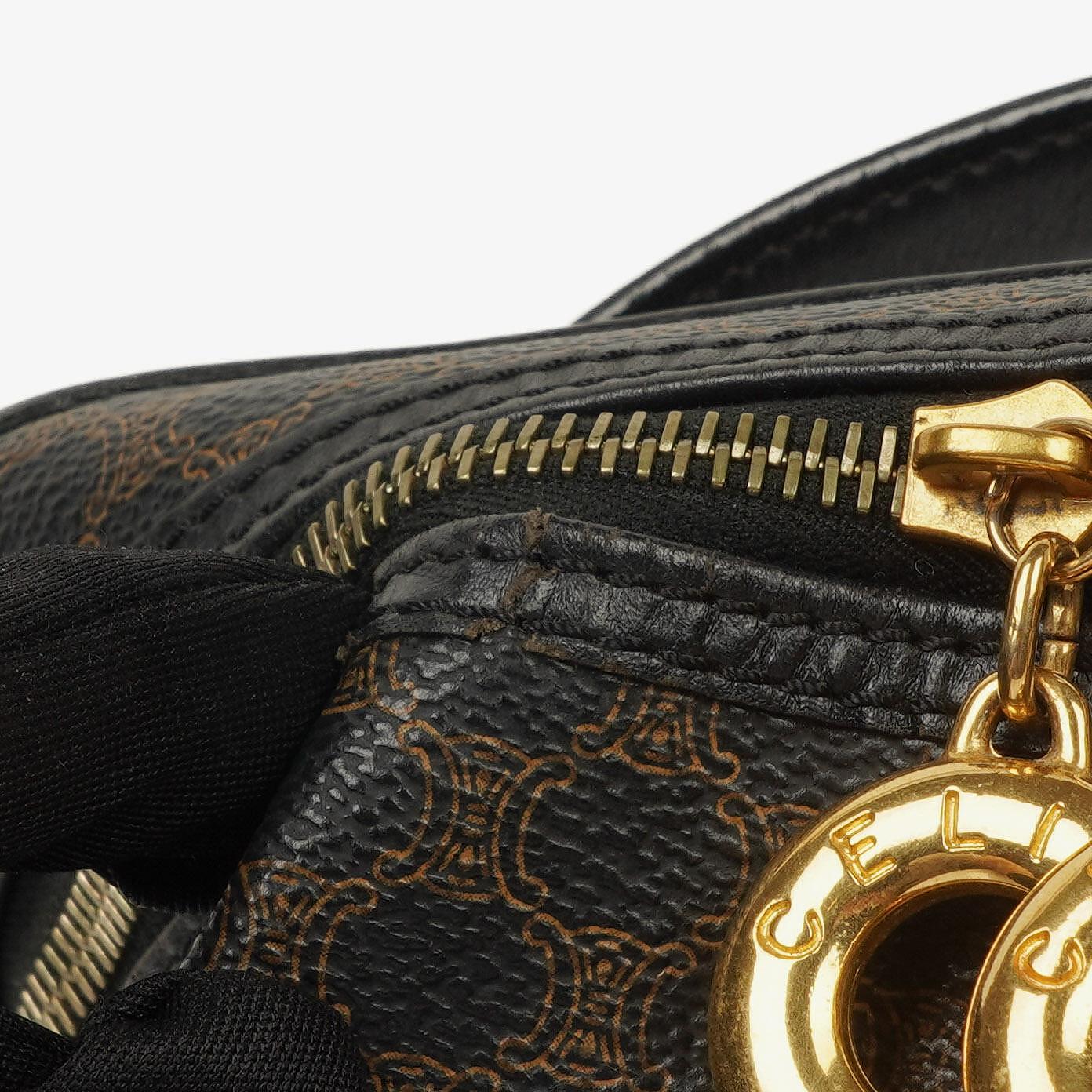Celine Vintage Macadam Triomphe Vanity Bag in Schwarz
