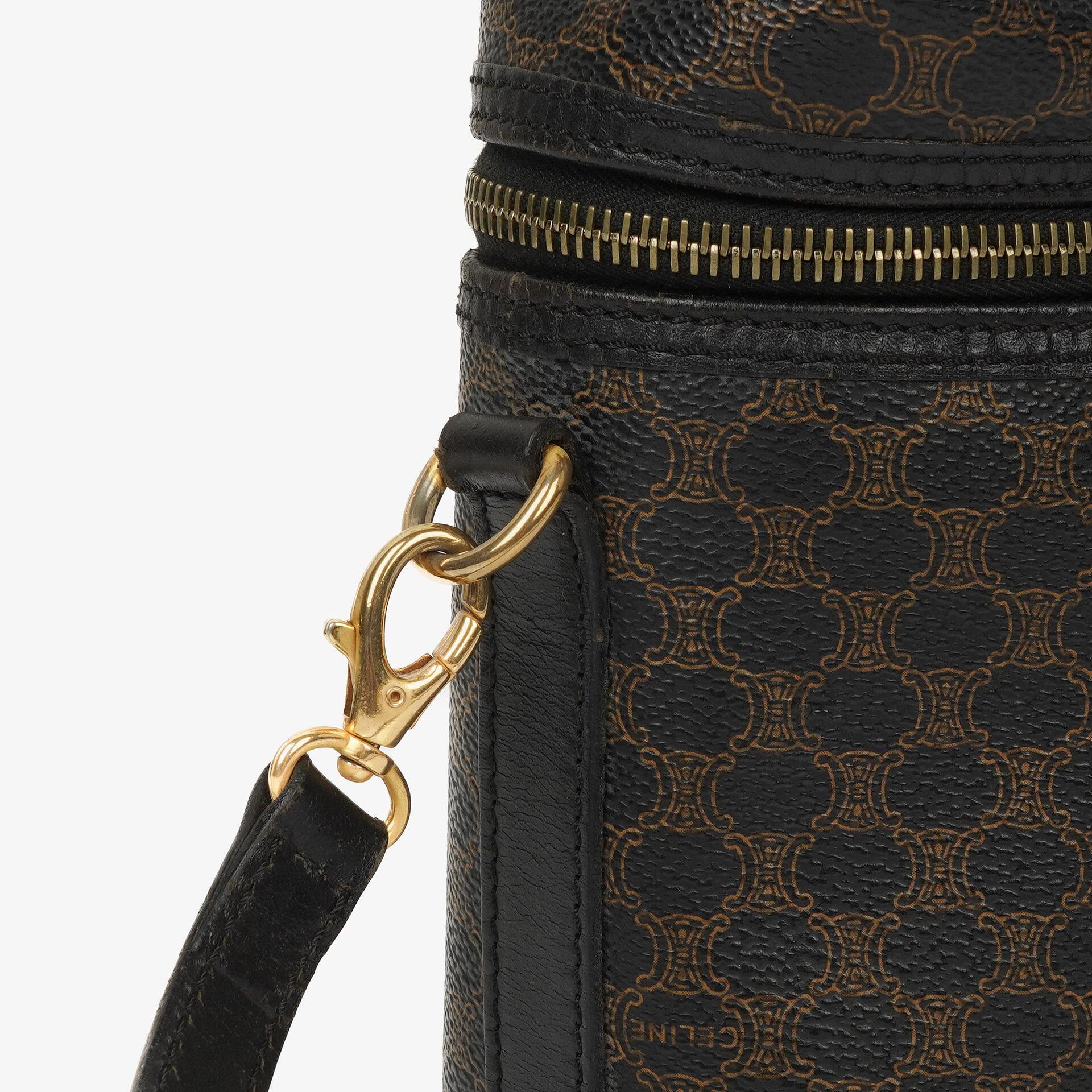 Celine Vintage Macadam Triomphe Vanity Bag in Schwarz