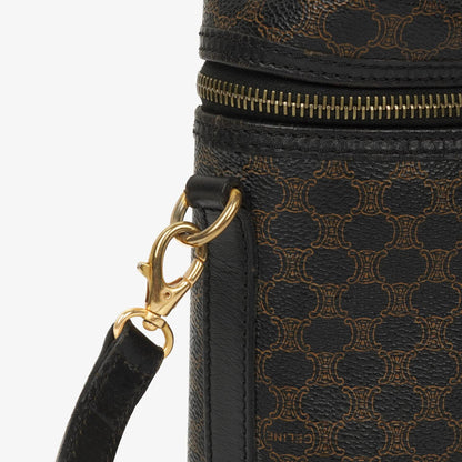Celine Vintage Macadam Triomphe Vanity Bag in Schwarz