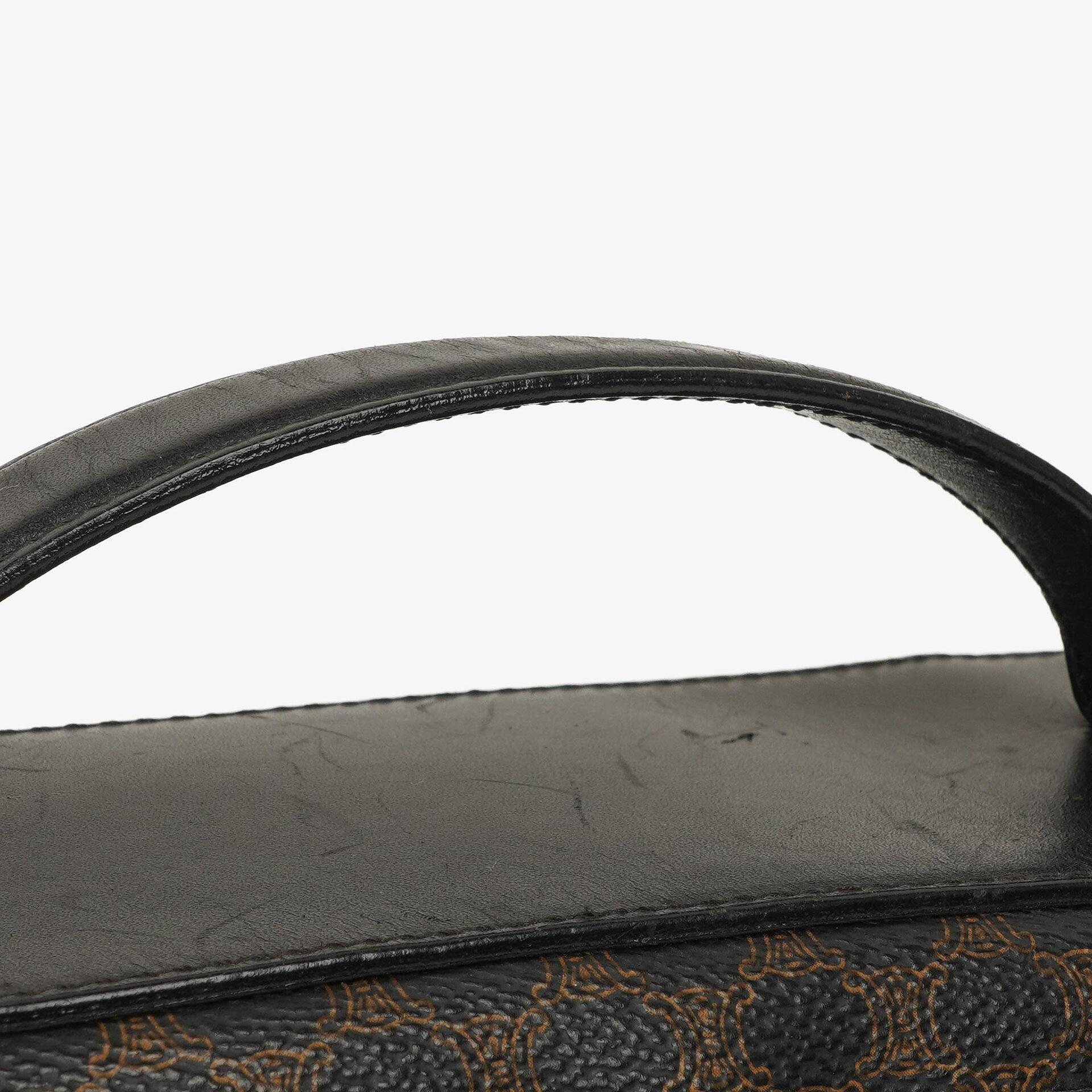 Celine Vintage Macadam Triomphe Vanity Bag in Schwarz
