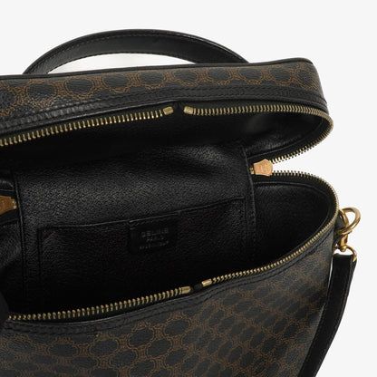 Celine Vintage Macadam Triomphe Vanity Bag in Schwarz
