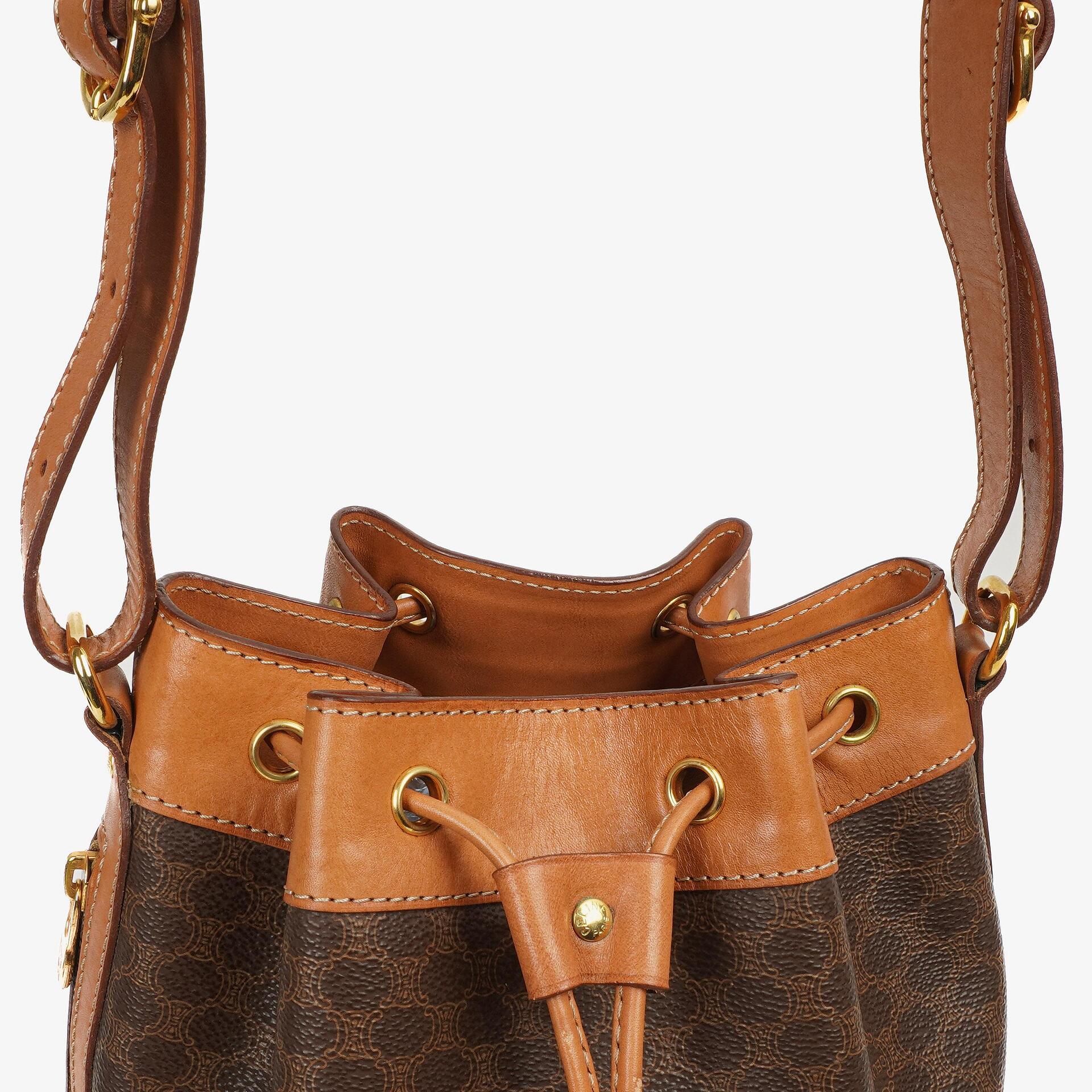 Celine Vintage Macadam Triomphe Braun Zugband Bucket Bag