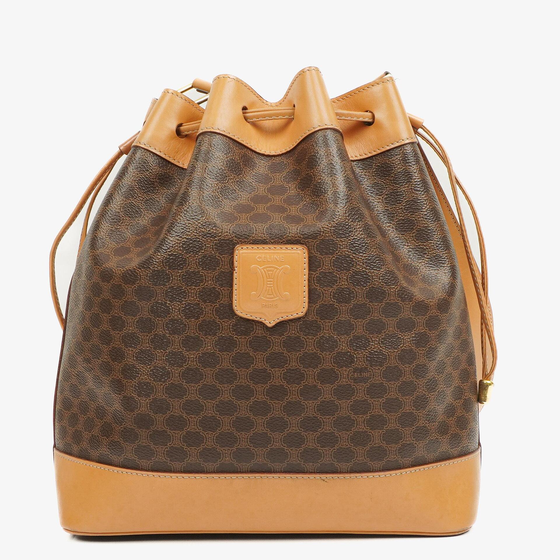 Celine Vintage Macadam Triomphe Beuteltasche in Braun mit Kordelzug