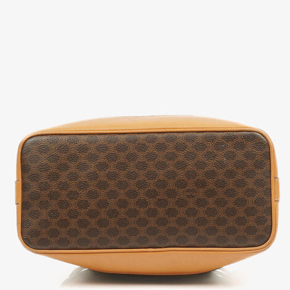 Celine Vintage Macadam Triomphe Beuteltasche in Braun mit Kordelzug