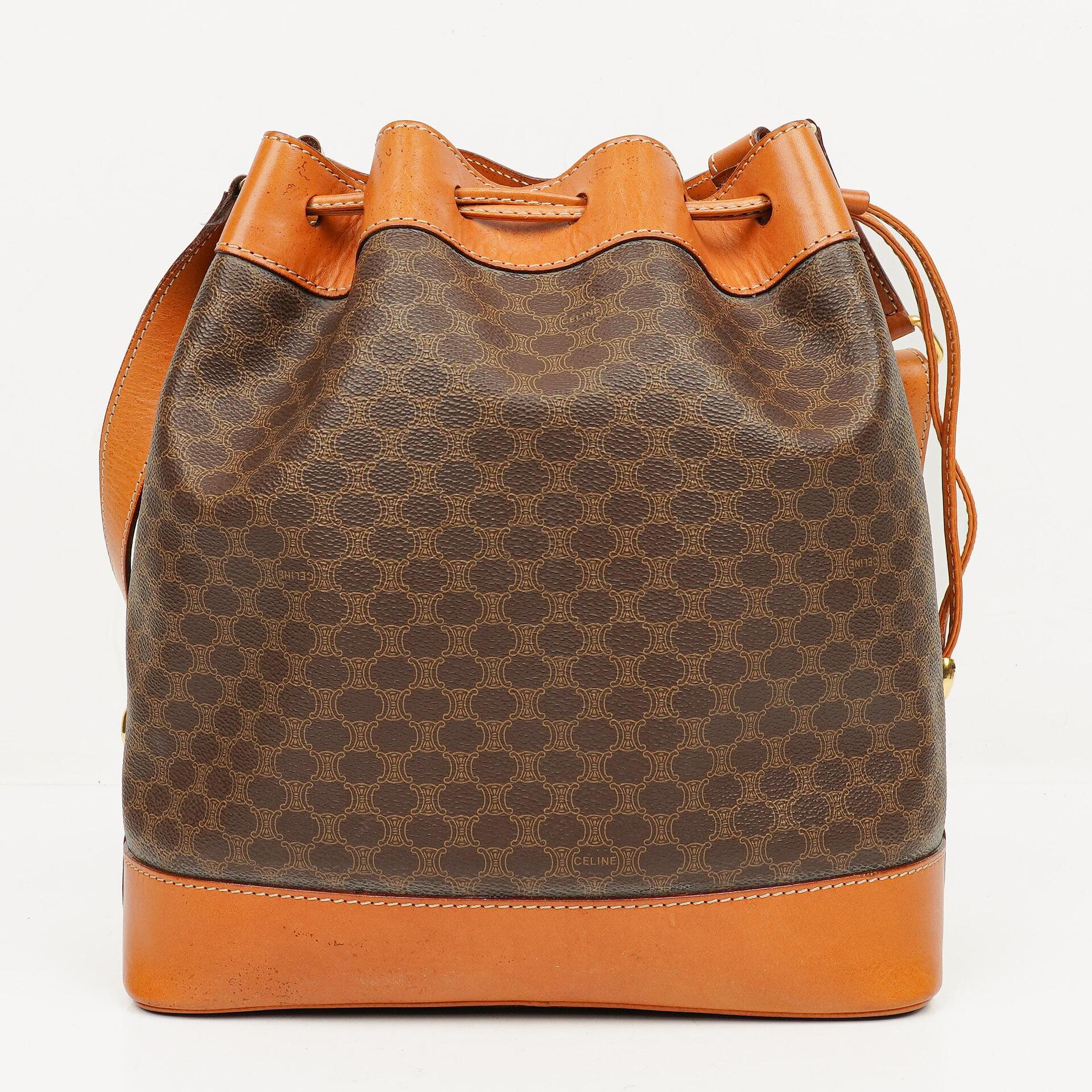Celine Vintage Macadam Triomphe Bucket Bag mit Zugband in Braun