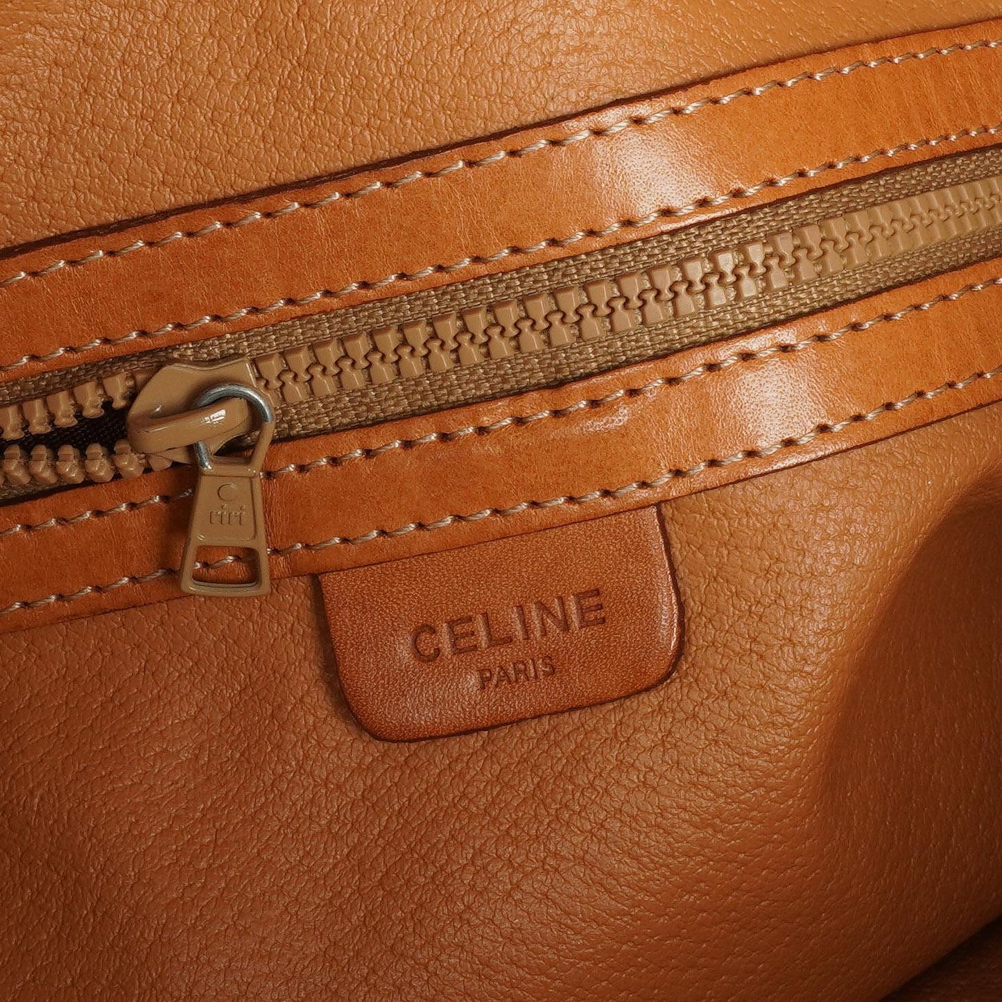 Celine Vintage Macadam Triomphe Bucket Bag mit Zugband in Braun