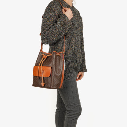 Celine Vintage Macadam Triomphe Bucket Bag mit Zugband in Braun