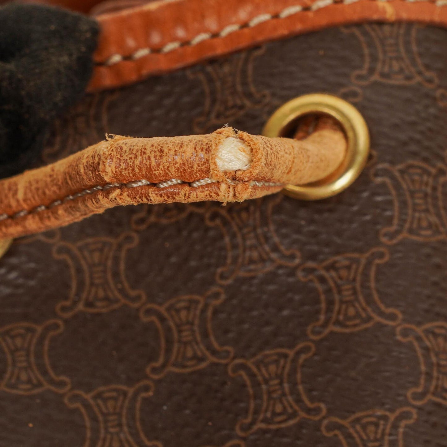 Celine Vintage Macadam Triomphe Bucket Bag mit Zugband in Braun