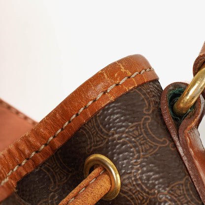 Celine Vintage Macadam Triomphe Bucket Bag mit Zugband in Braun