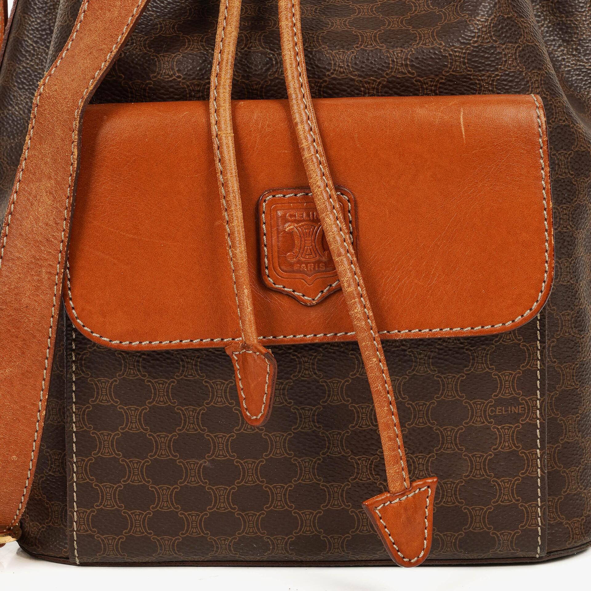 Celine Vintage Macadam Triomphe Bucket Bag mit Zugband in Braun