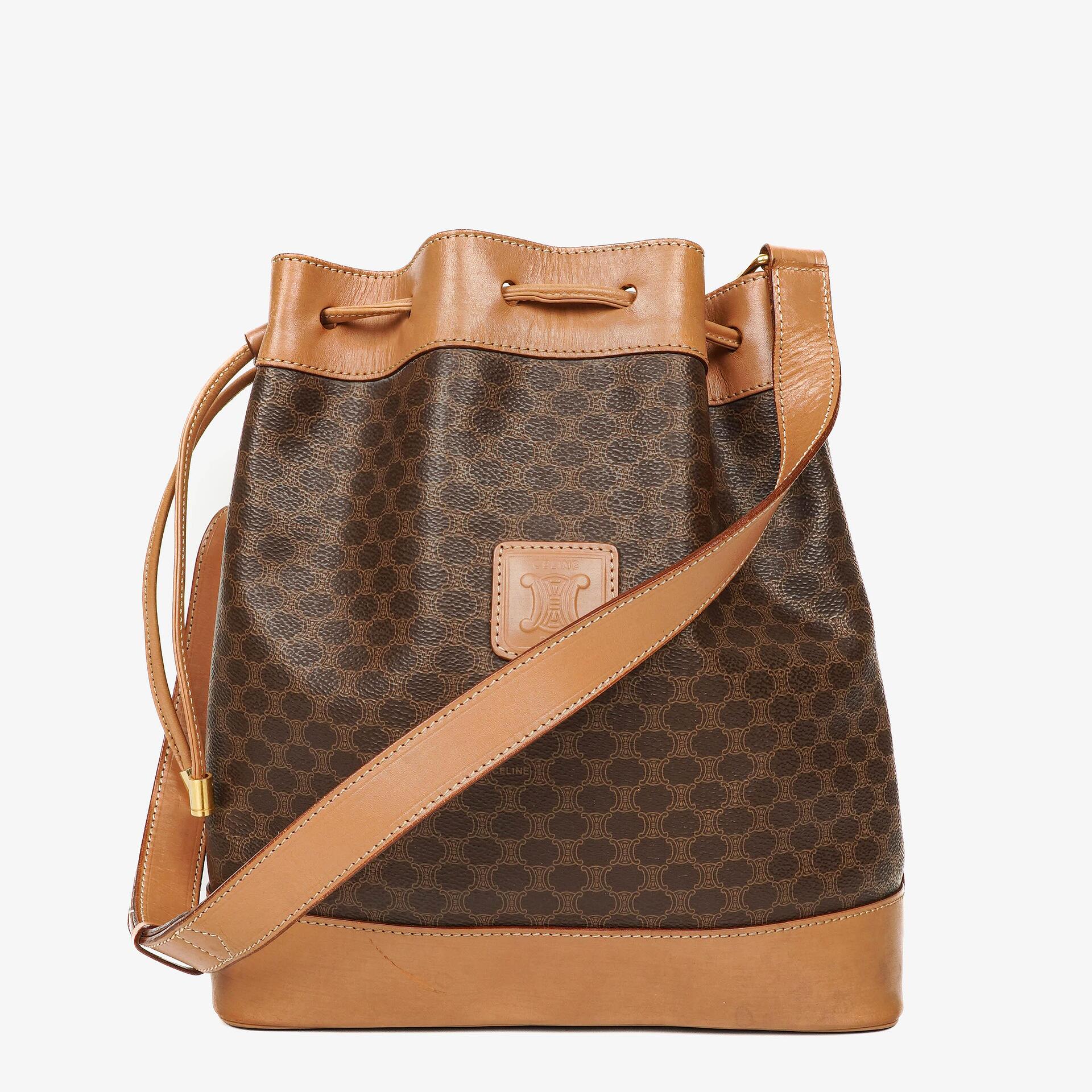 Celine Vintage Macadam Triomphe Bucket Bag mit Zugband in Braun